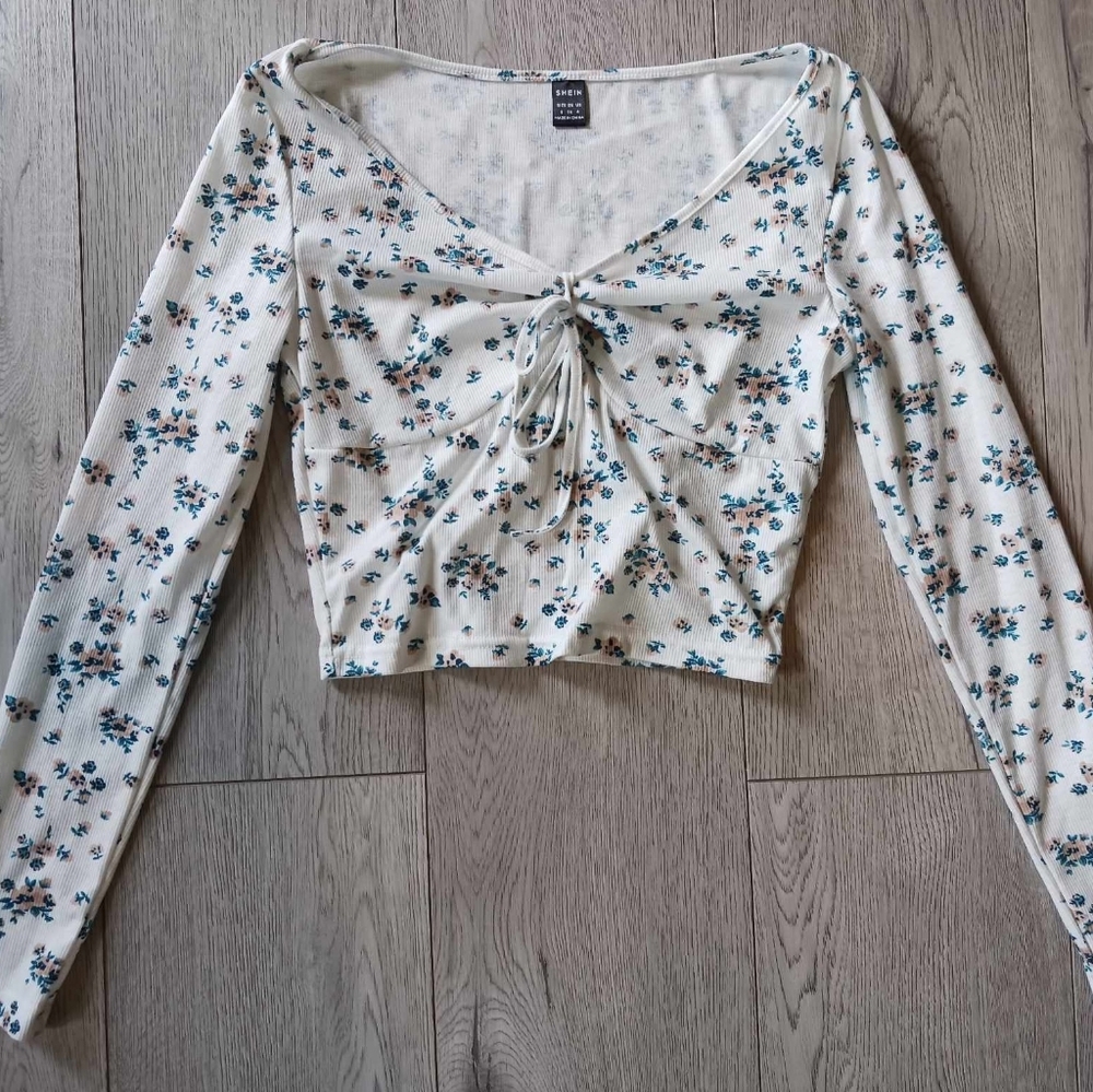 🌸SHEIN Crop top shirt Size S